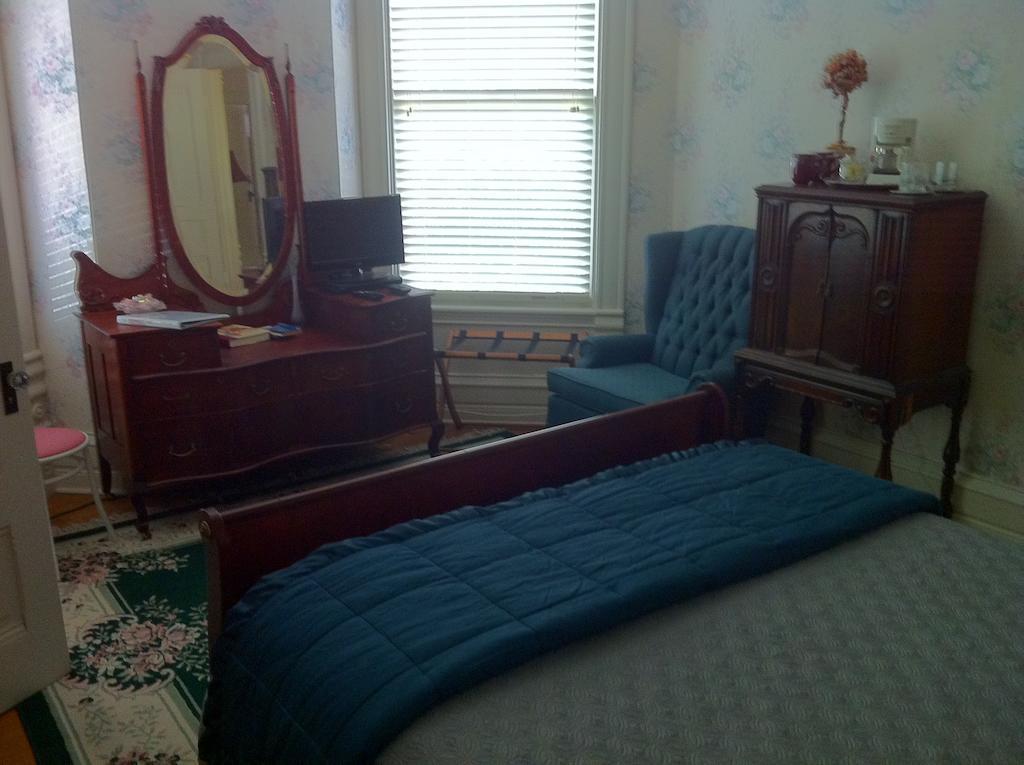 Grand Avenue Bed And Breakfast Carthage Room photo